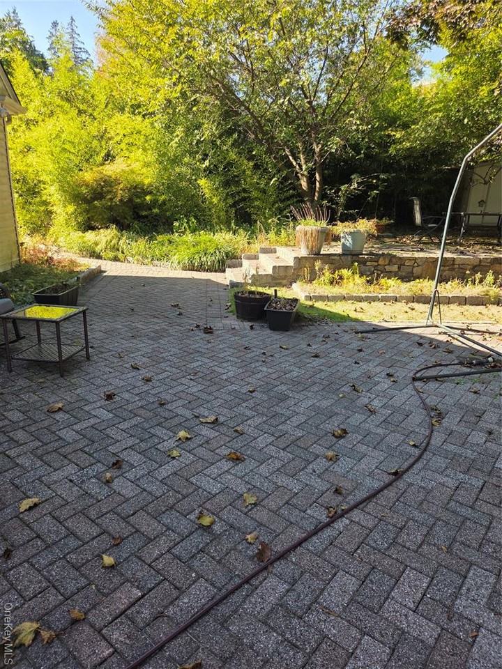 173 Underhill St - Photo 6 of 16