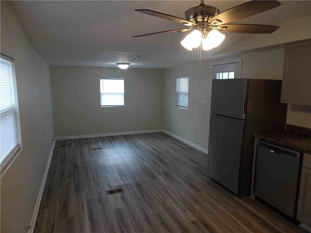 1530 Parr St - Photo 7 of 16