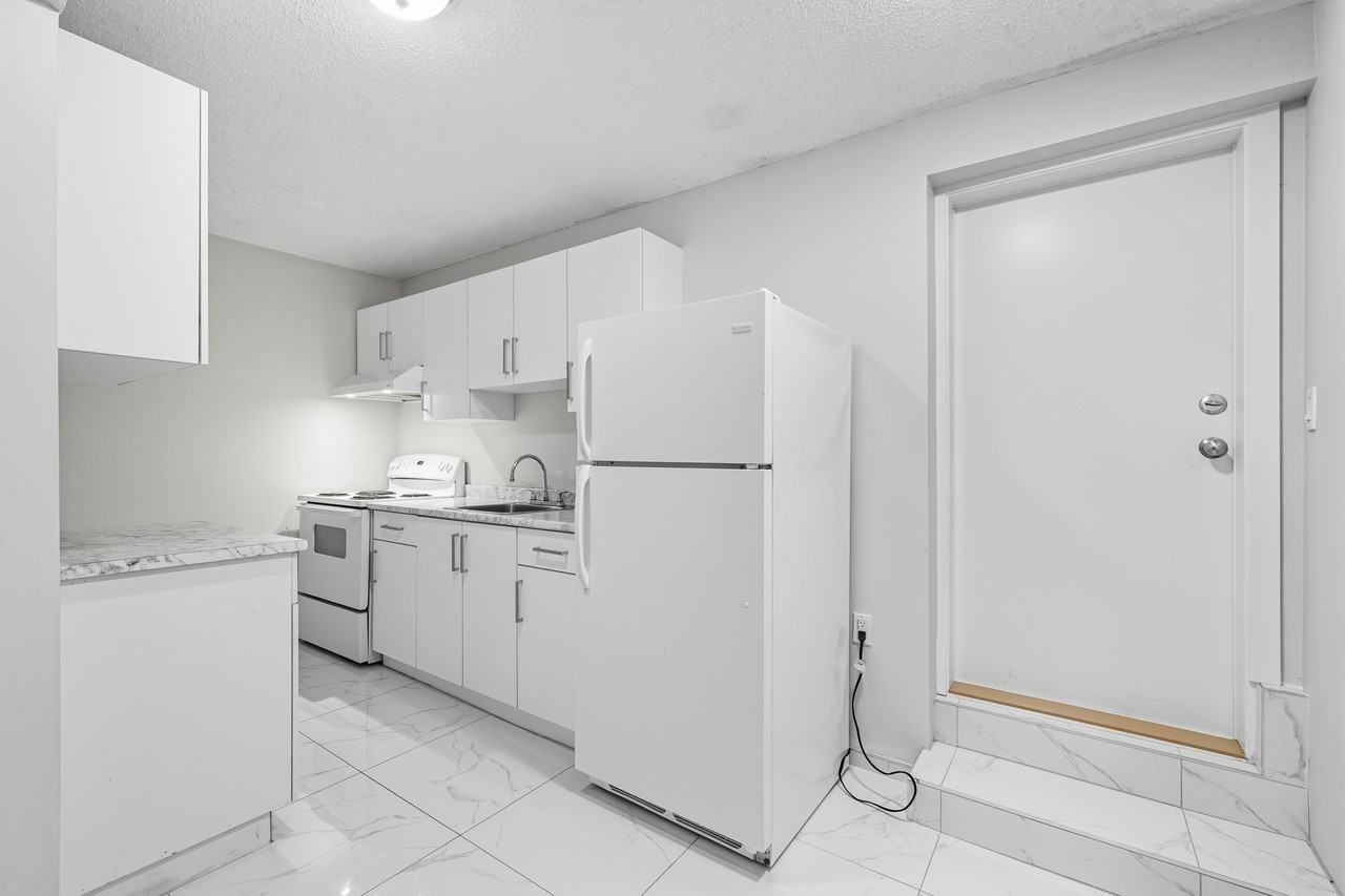 10836 80 Avenue - Photo 3 of 14