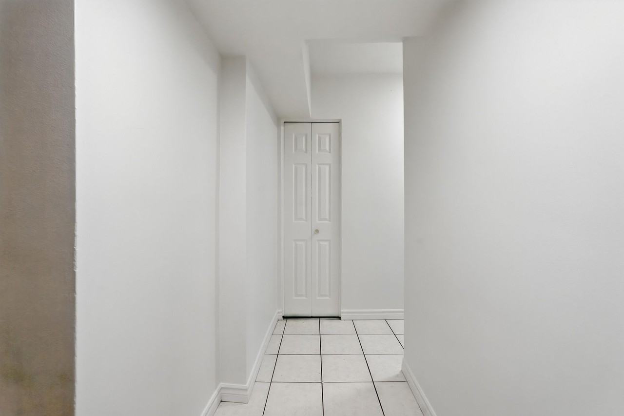 803 Queen Street South #803 - Photo 3 of 16