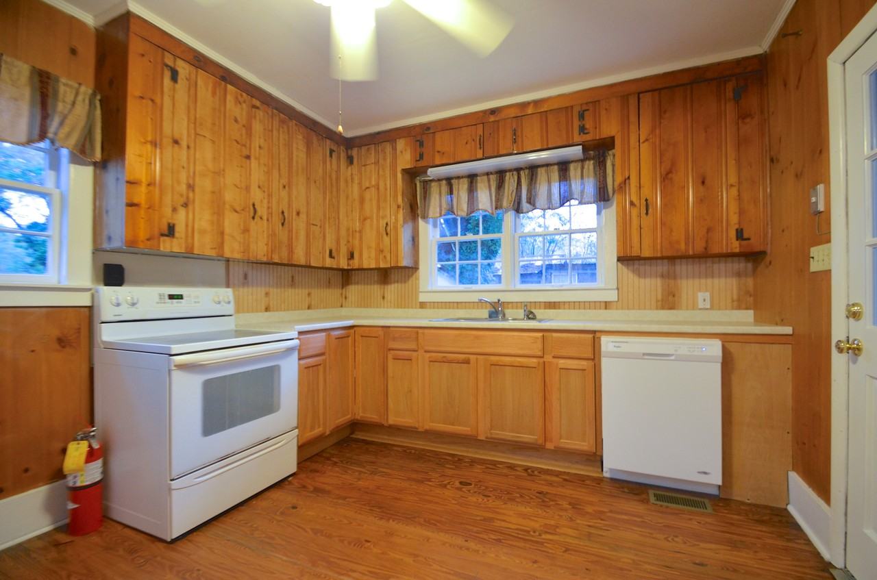 2152 Golfview Dr - Photo 3 of 6