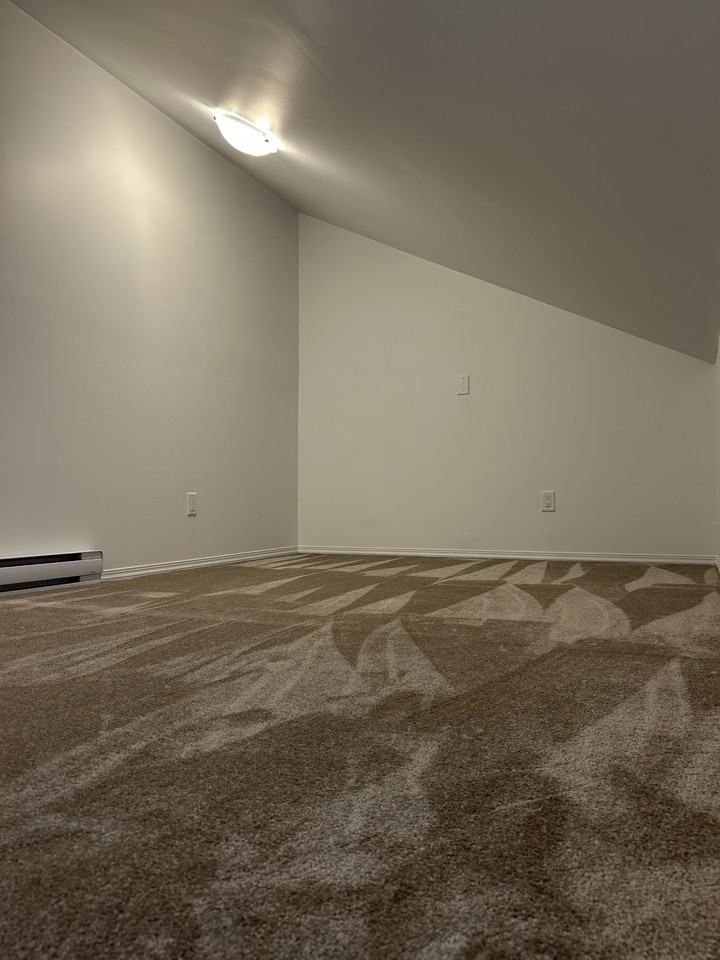 11837 54 St Nw - Photo 3 of 9