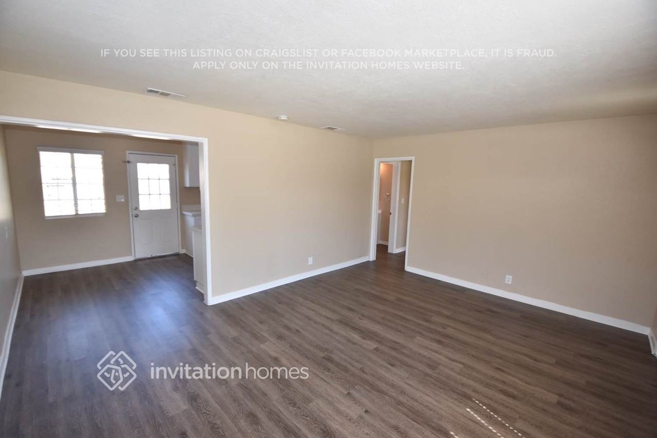 4515 N Eastbury Ave - Photo 3 of 10