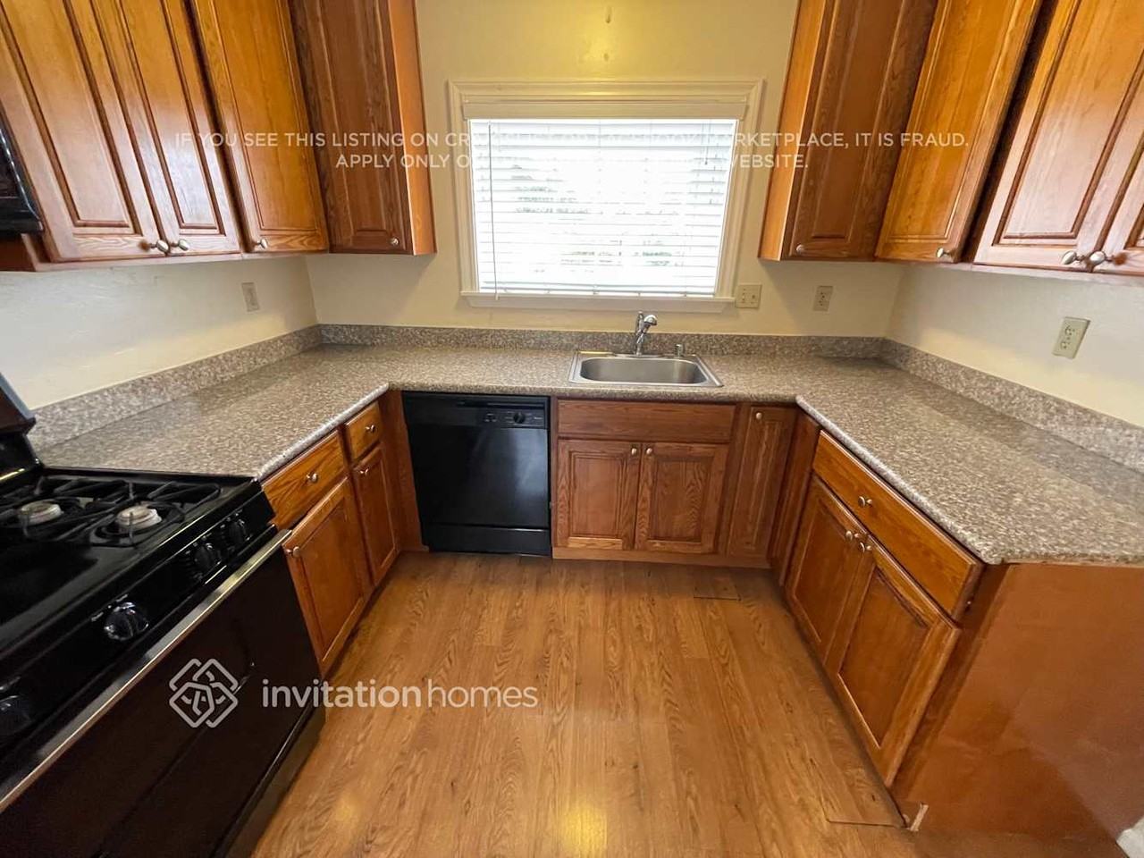 201 Mori St - Photo 4 of 19