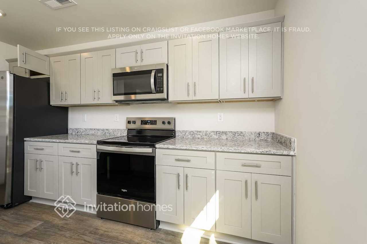 503 Jack Pine Street - Photo 7 of 18