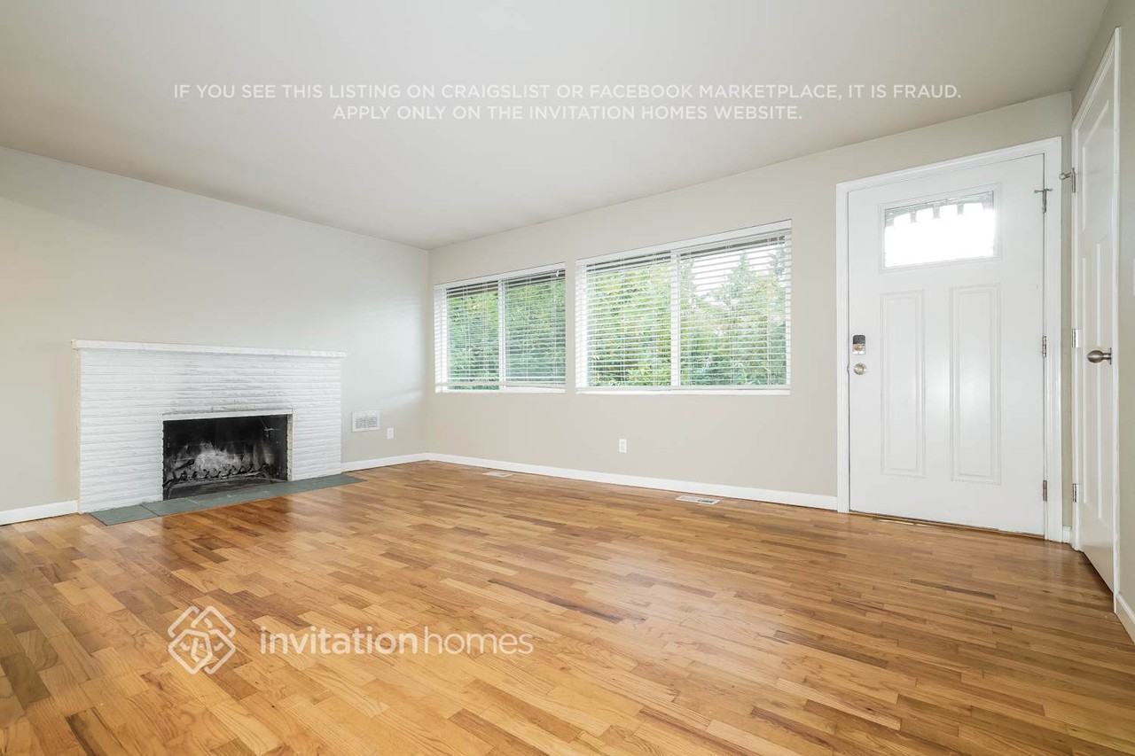 23042 16th Ave S - Photo 4 of 18