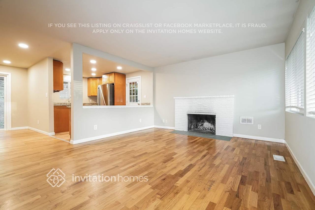 23042 16th Ave S - Photo 5 of 18