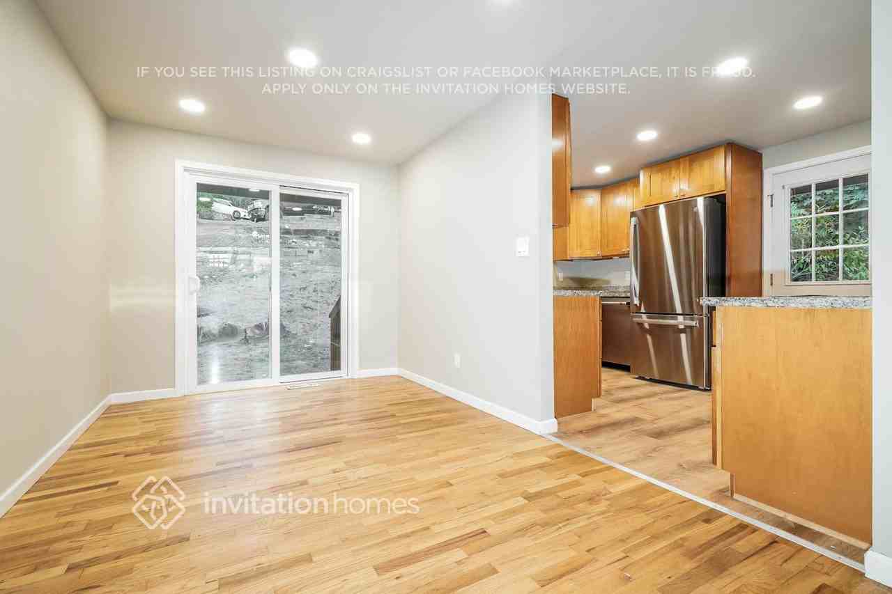 23042 16th Ave S - Photo 6 of 18