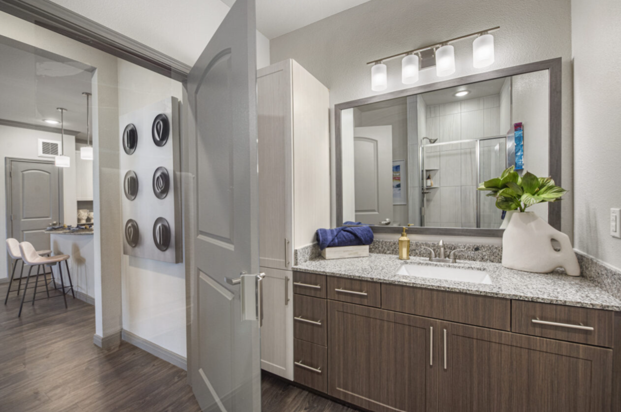 Caliza - Photo 7 of 26