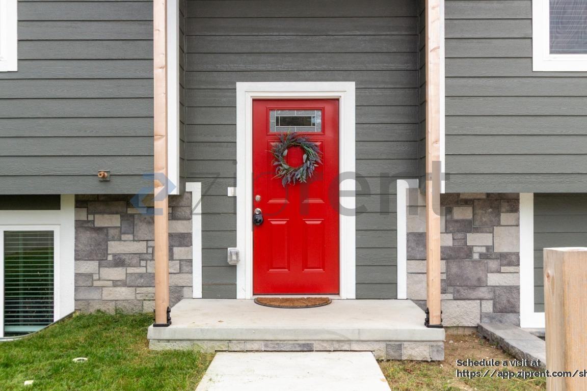 5323 P St - Photo 2 of 36