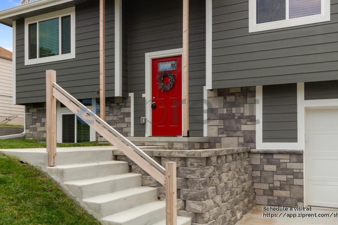 5323 P St - Photo 4 of 36