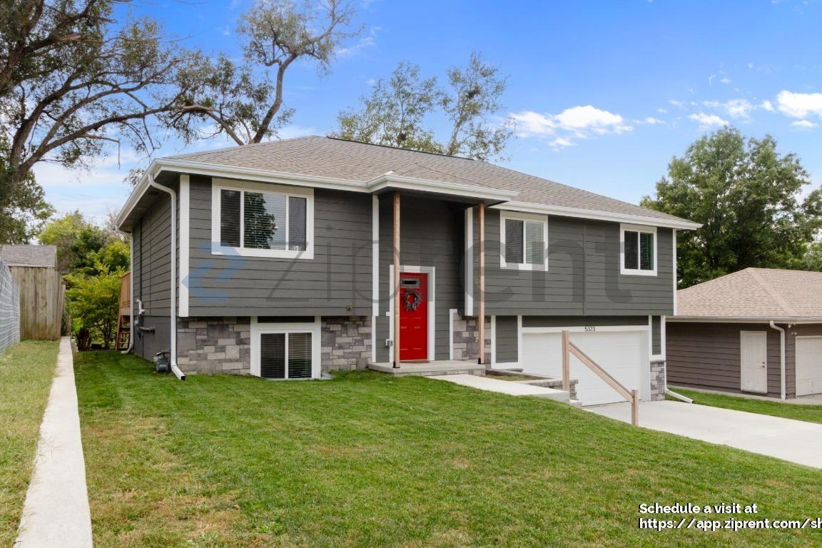 5323 P St - Photo 5 of 36