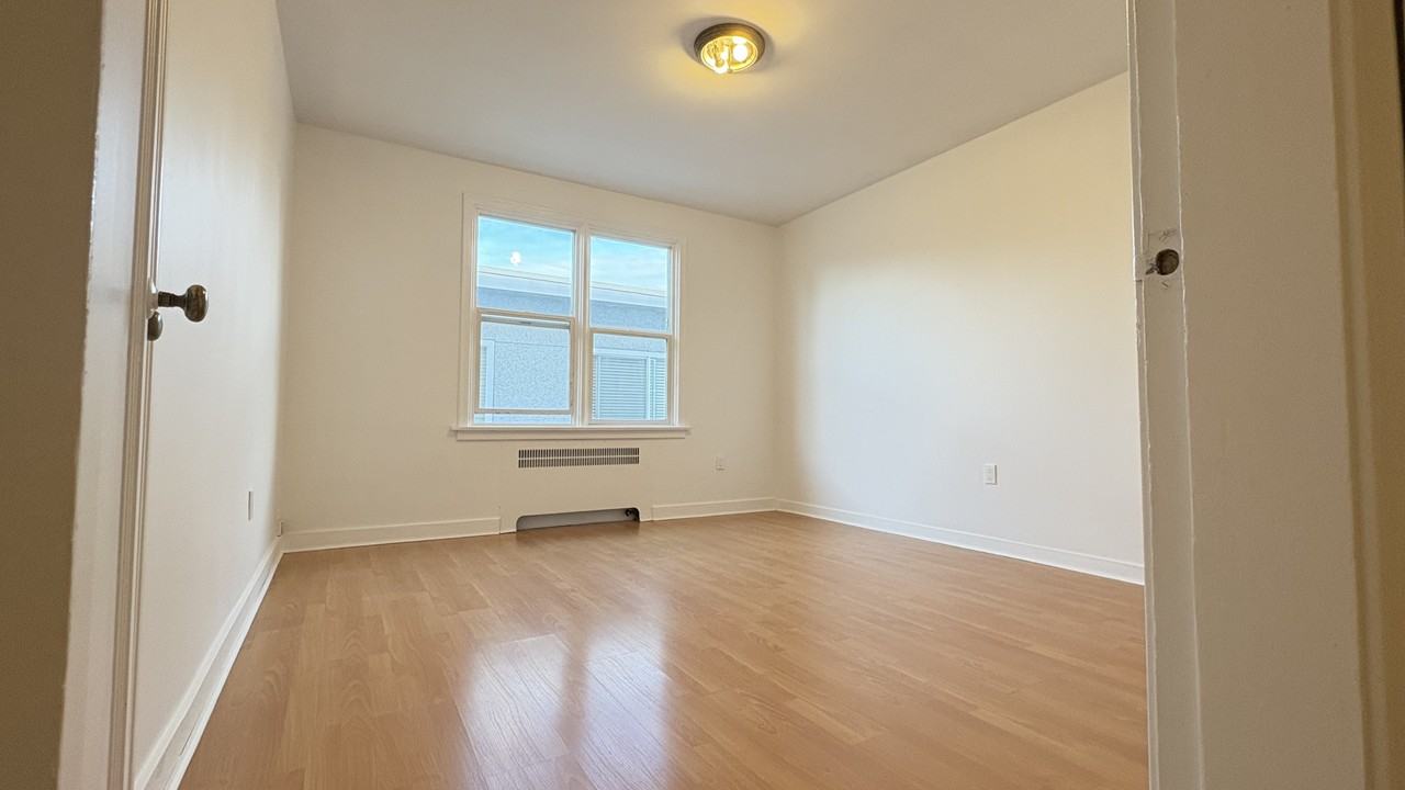 3263 Oak Street - Photo 2 of 14