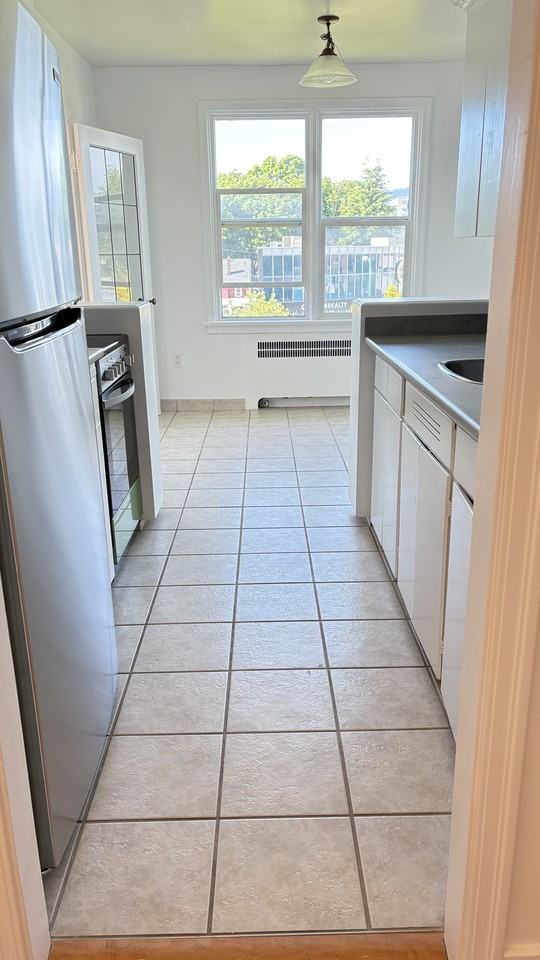 3263 Oak Street - Photo 4 of 14