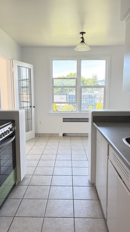 3263 Oak Street - Photo 6 of 14