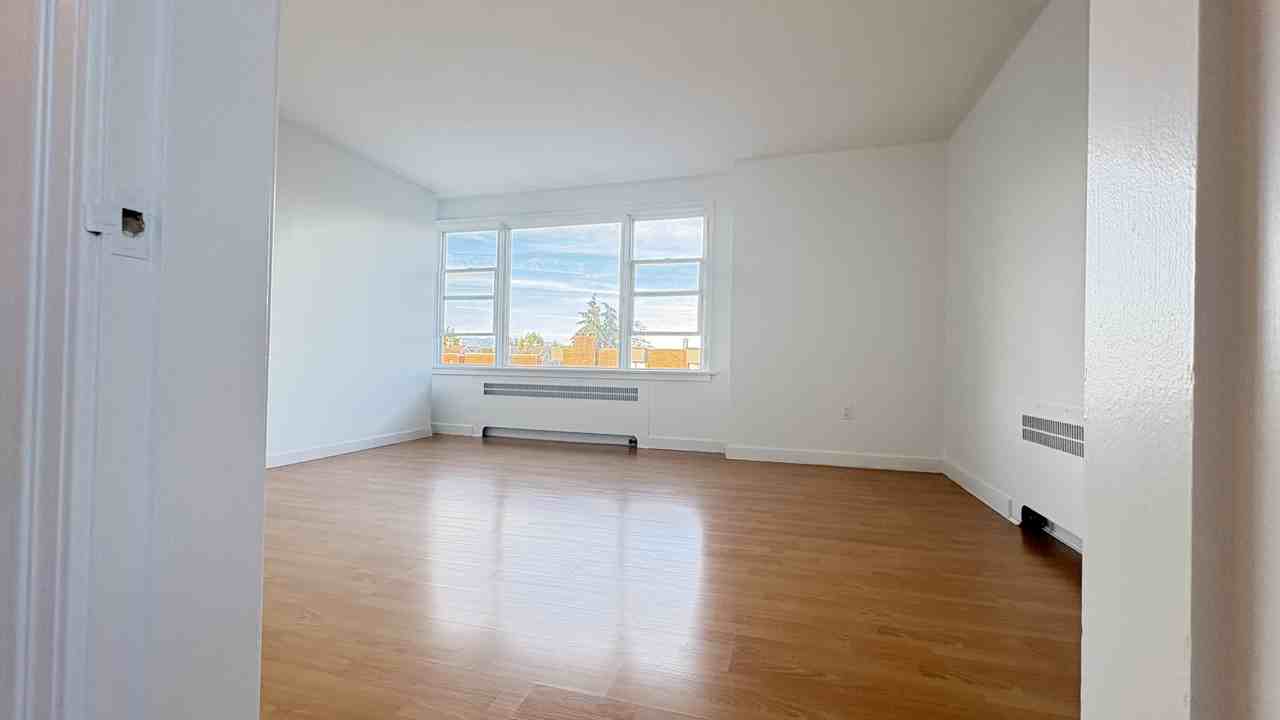 3263 Oak Street - Photo 7 of 14