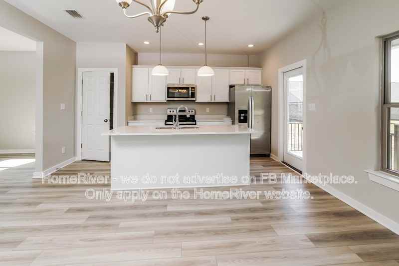 818 Temple St - Photo 4 of 22