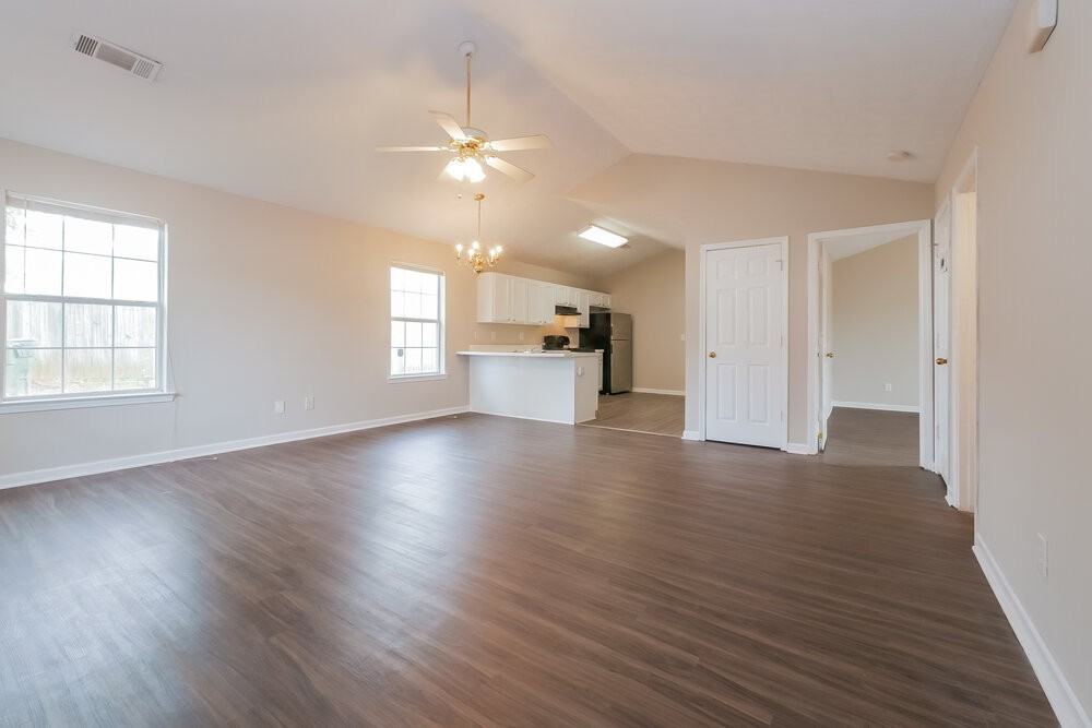 521 Lakecourt Dr - Photo 2 of 21