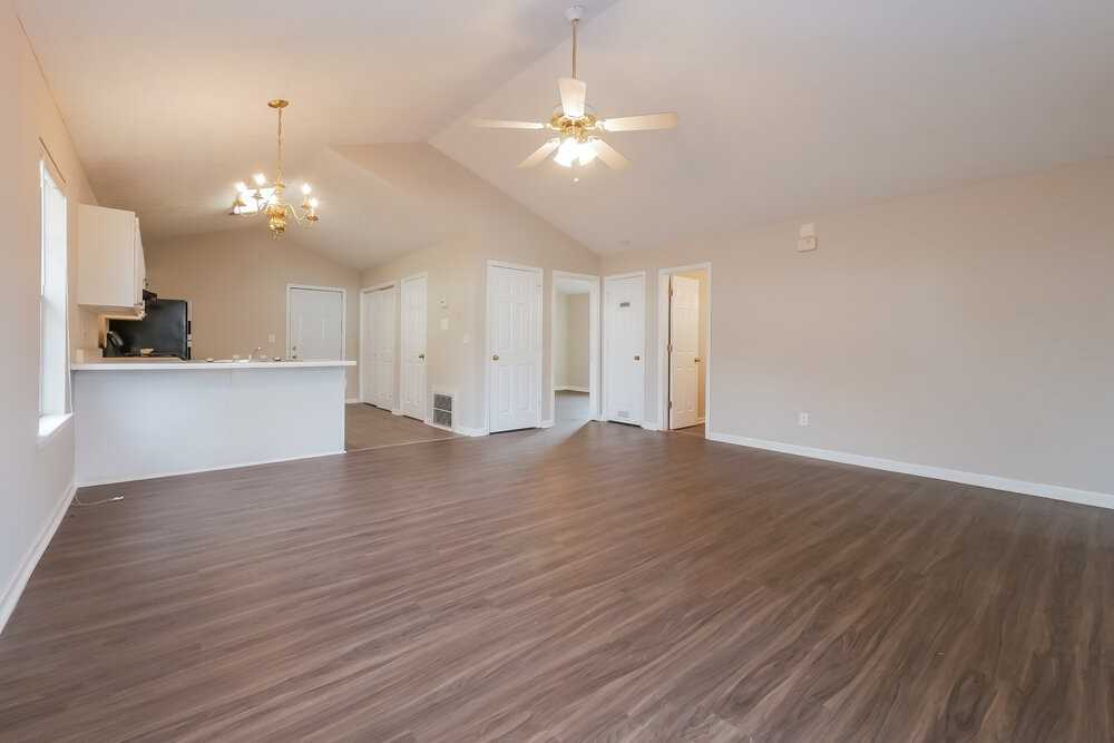 521 Lakecourt Dr - Photo 3 of 21