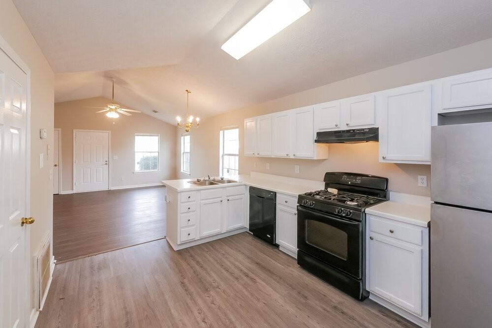 521 Lakecourt Dr - Photo 7 of 21