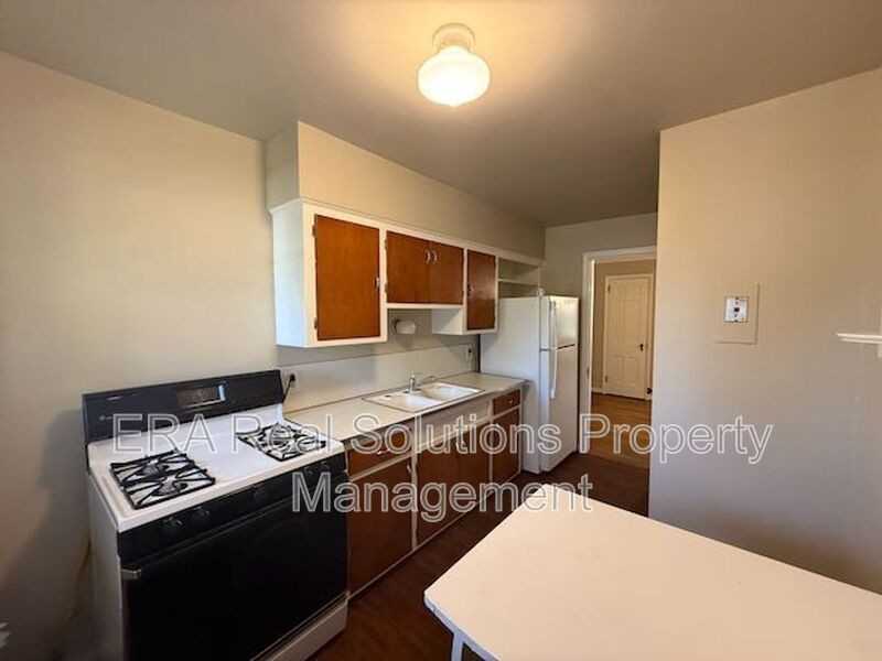 902 Kenwick Rd #D - Photo 3 of 12