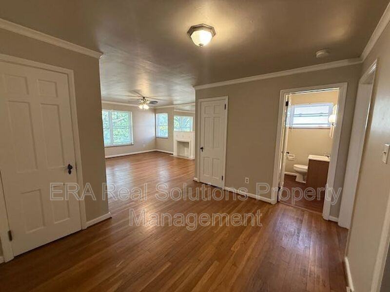 902 Kenwick Rd #D - Photo 5 of 12