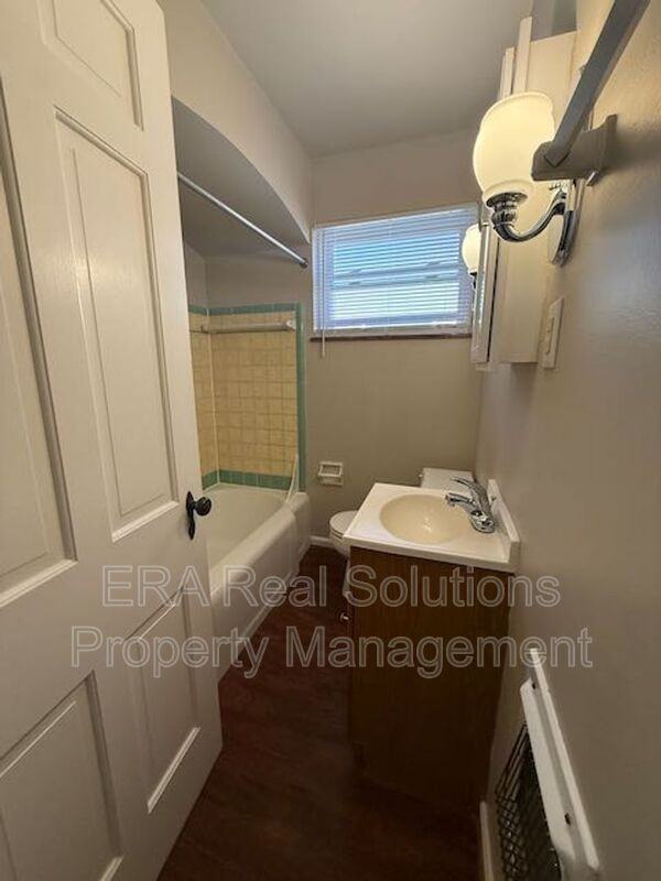 902 Kenwick Rd #D - Photo 6 of 12