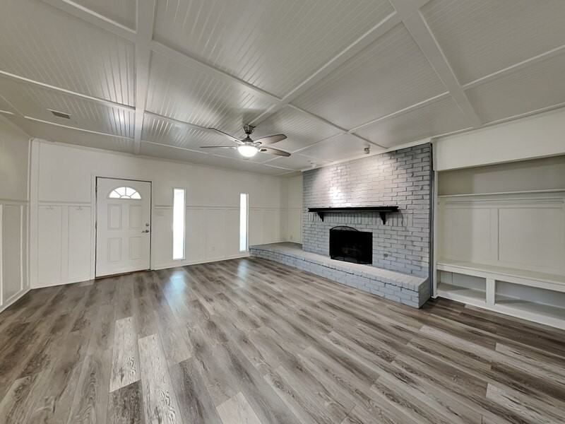 1019 Park Center Street - Photo 4 of 19