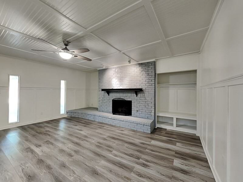 1019 Park Center Street - Photo 5 of 19