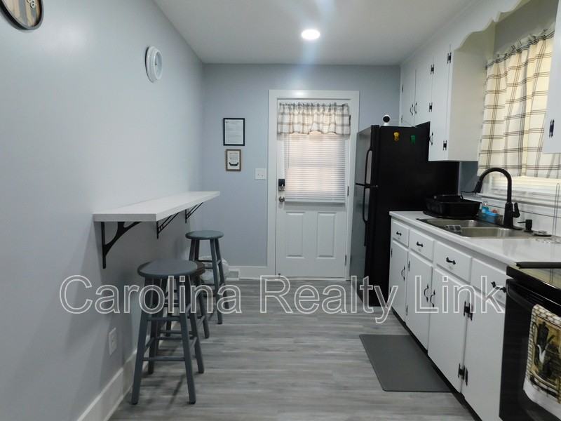 Thriftwood Dr - Photo 4 of 9