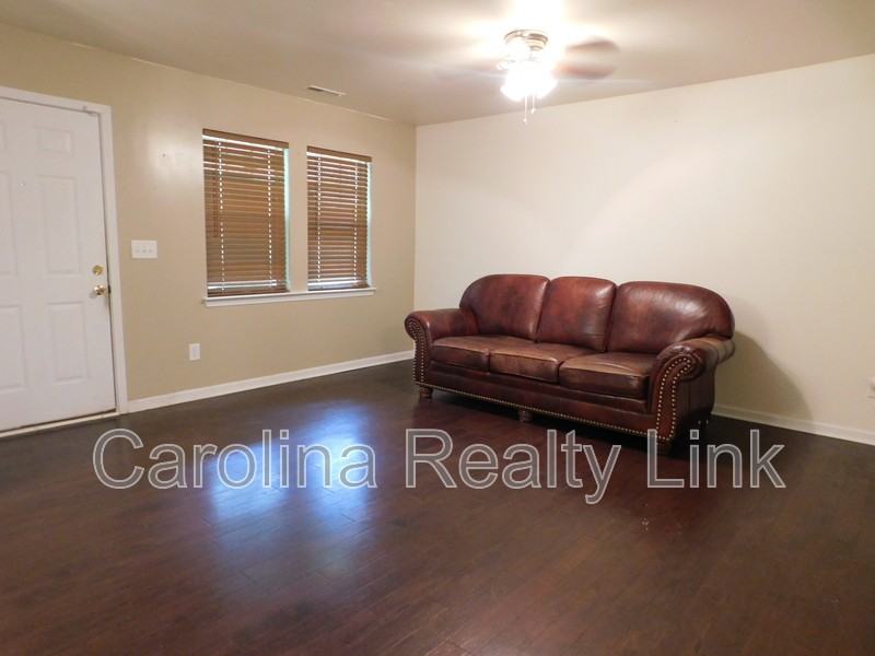 A Ave - Photo 4 of 13