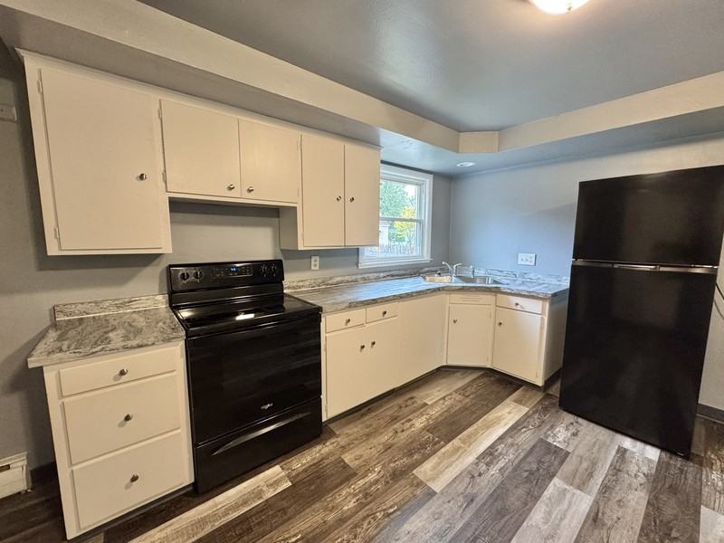 1493 Harvey St - Photo 3 of 15