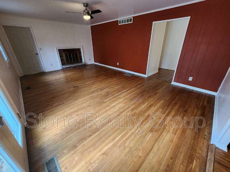 308 Hickory Hill Dr - Photo 2 of 18