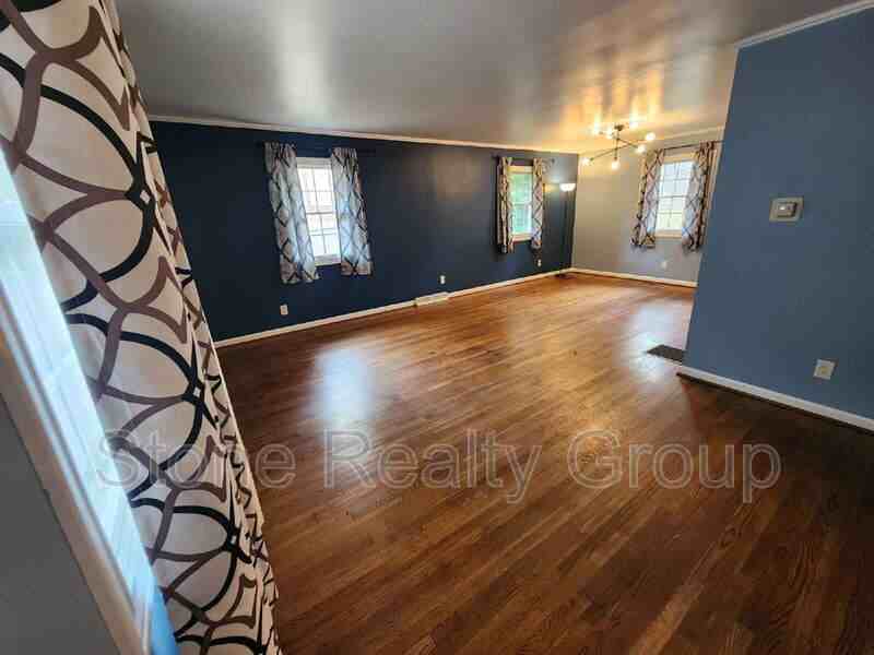 308 Hickory Hill Dr - Photo 3 of 18