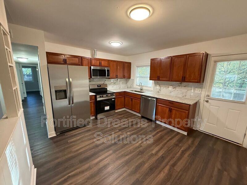 5409 Amberhill Dr - Photo 2 of 3