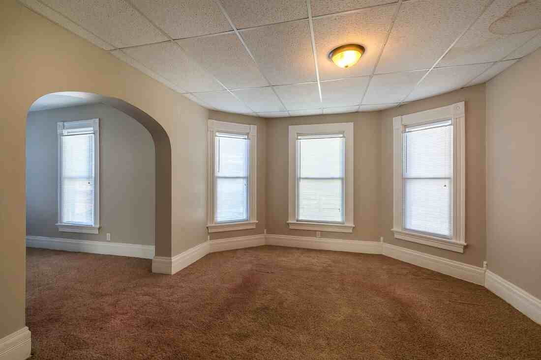 810 11th Ave - Photo 2 of 8