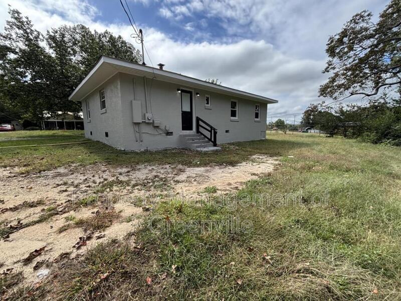 621 Hayes Road - Photo 4 of 14