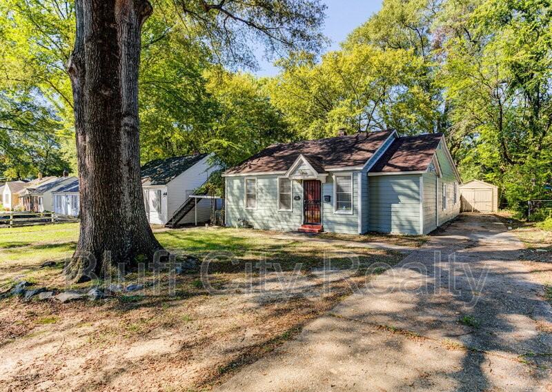 819 Watson St - Photo 2 of 18