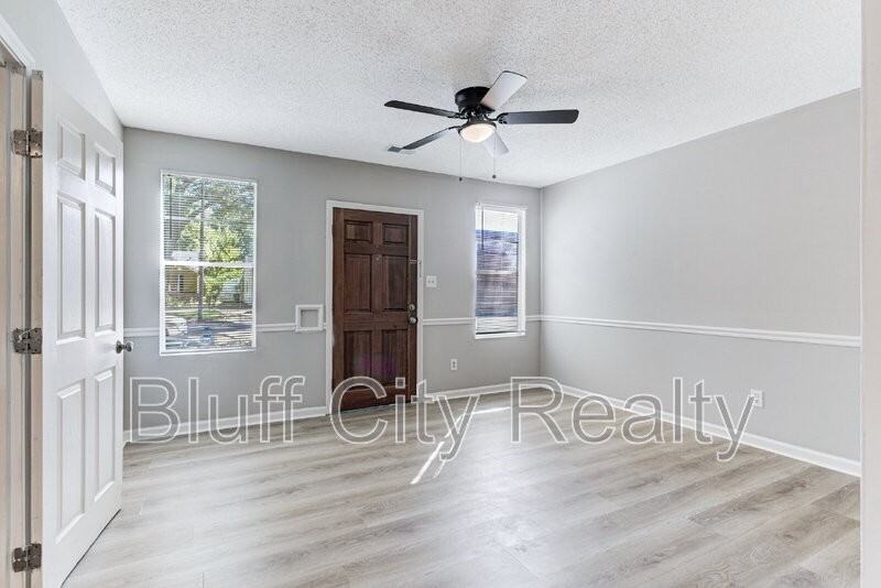 819 Watson St - Photo 4 of 18