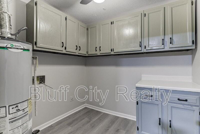 819 Watson St - Photo 6 of 18