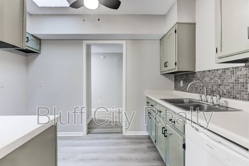 819 Watson St - Photo 7 of 18