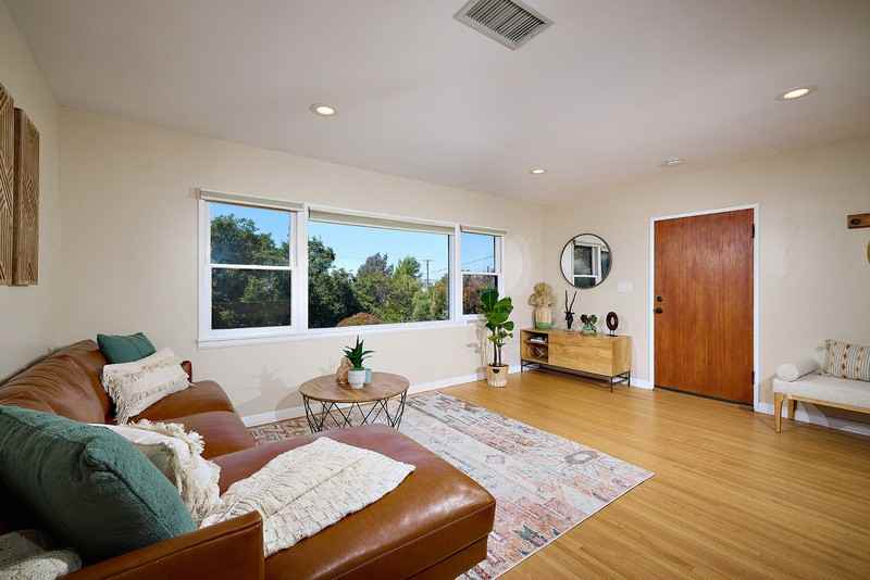 2136 Foothill Dr - Photo 4 of 28