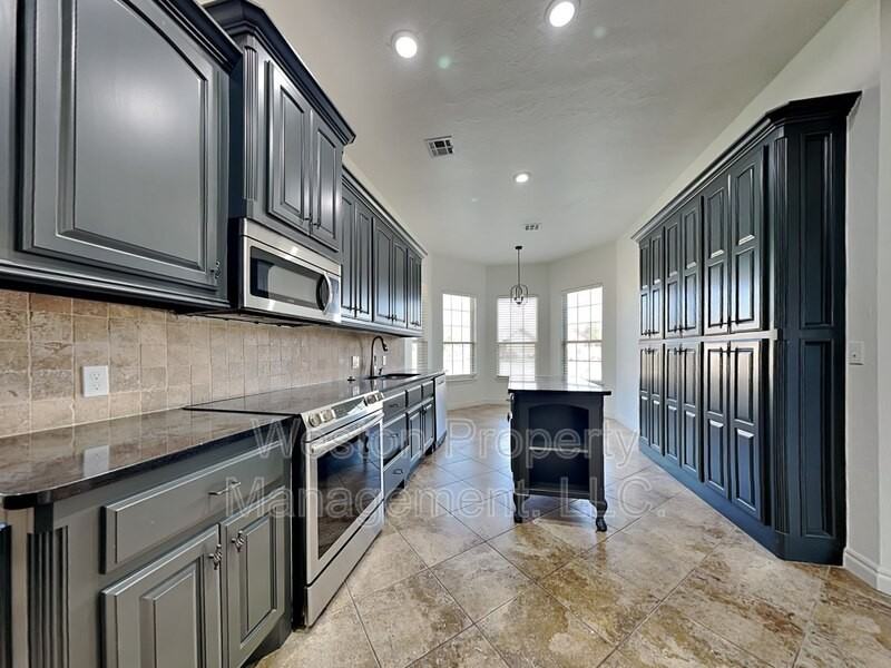 2008 Se 9th St - Photo 5 of 19