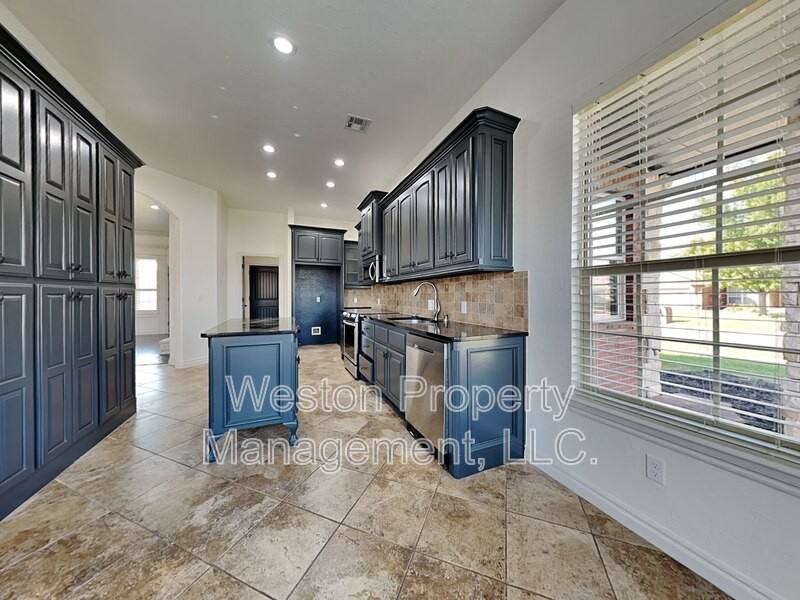 2008 Se 9th St - Photo 6 of 19