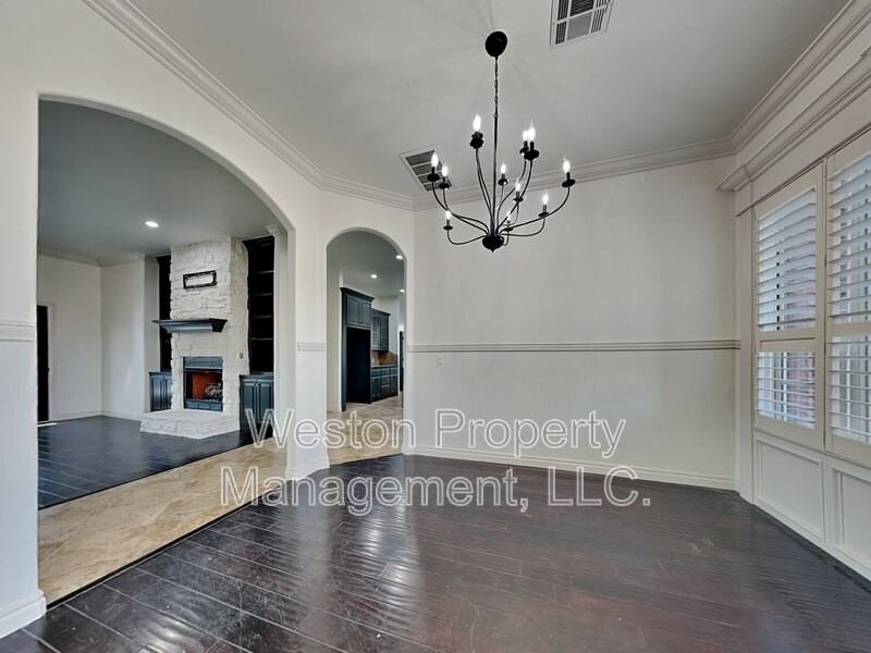 2008 Se 9th St - Photo 4 of 19