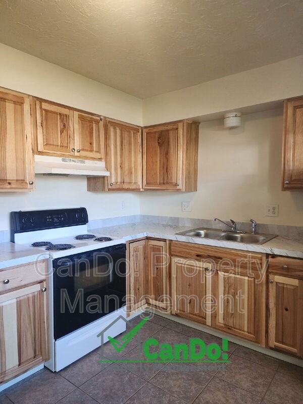 260 Carol Dr #4 - Photo 4 of 19