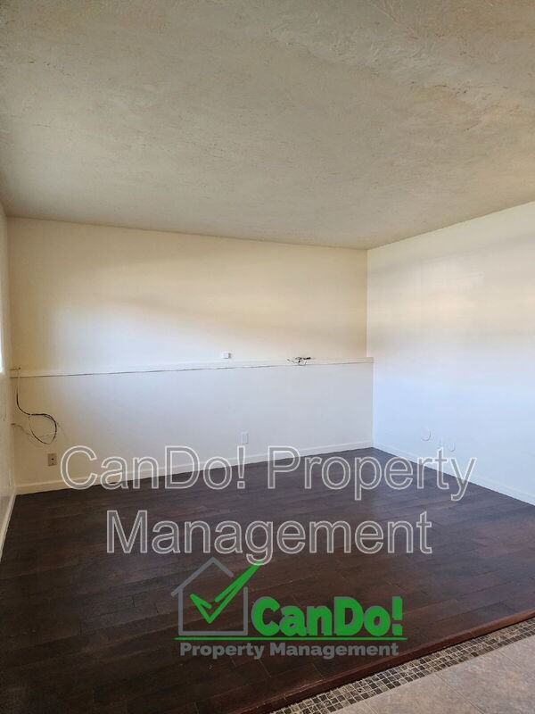 260 Carol Dr #4 - Photo 5 of 19