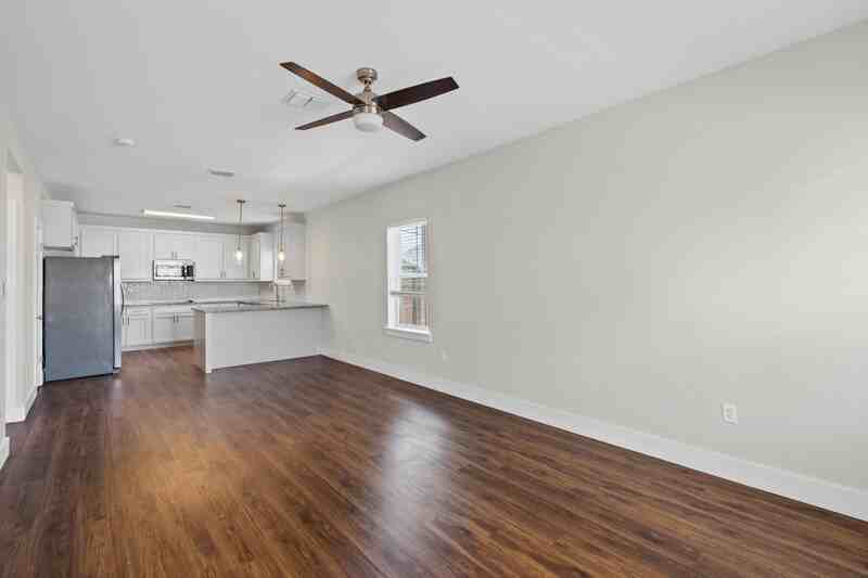 3128 Lubbock Ave - Photo 4 of 12