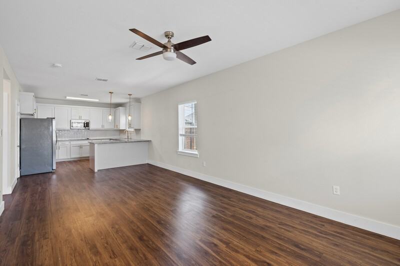 3126 Lubbock Ave - Photo 4 of 12