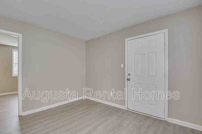 323A Verdery Dr - Photo 3 of 17